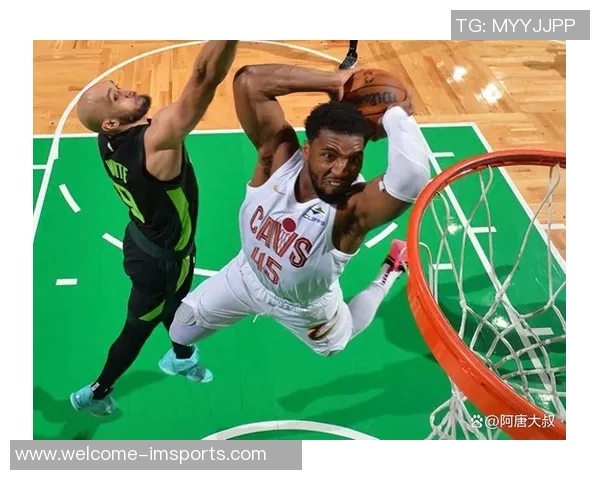 绿军记者惊叹湖勇对决中斯玛特与霍福德的奇妙对抗场景